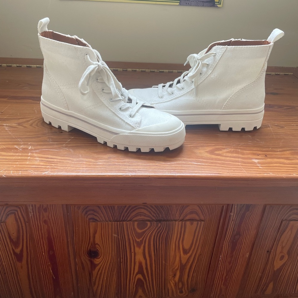 Lucky Brand Eisley HighTop Salt washed canvas Sz 7.5/38 Like New